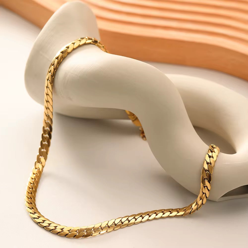 Tessa Flat Gold Necklace