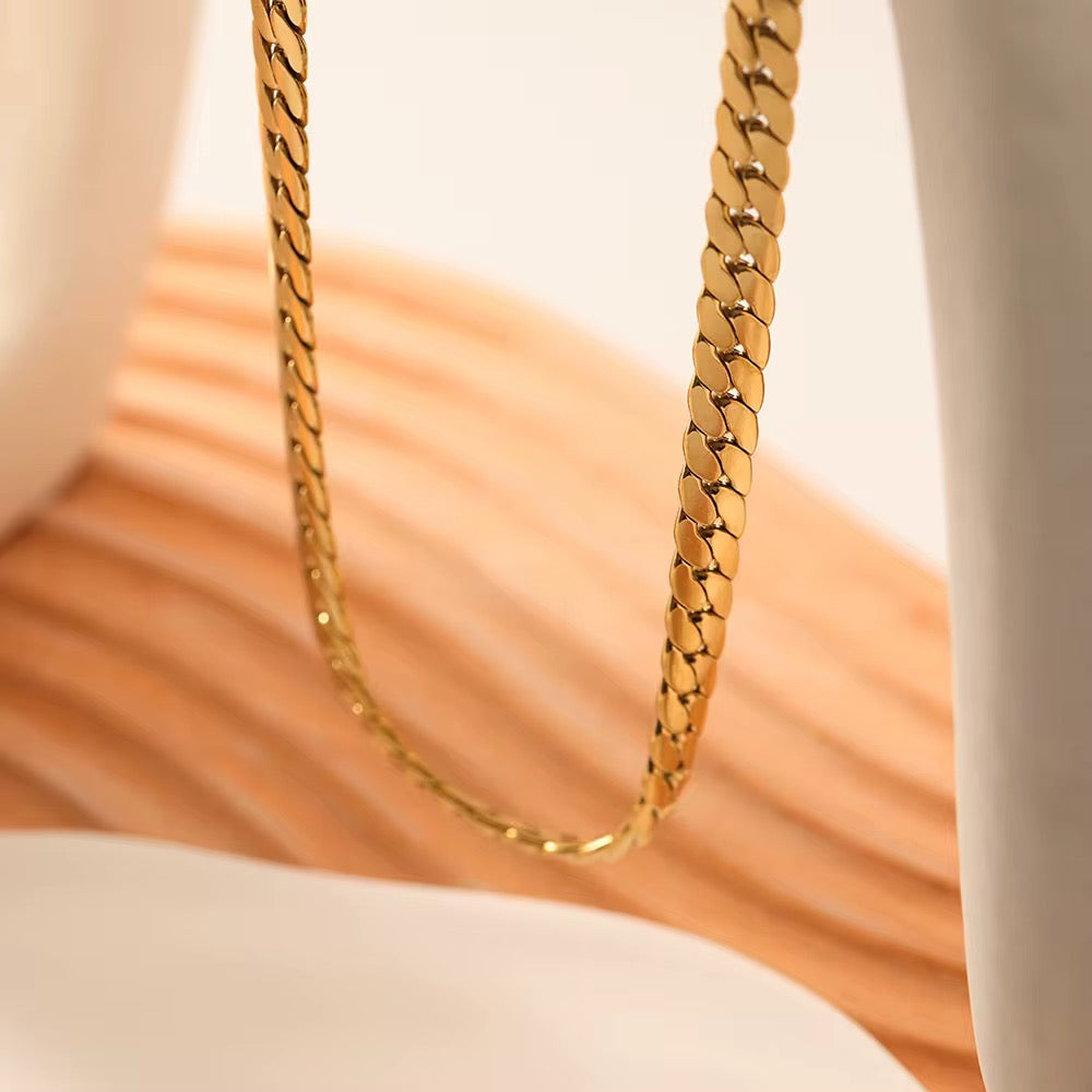 Tessa Flat Gold Necklace