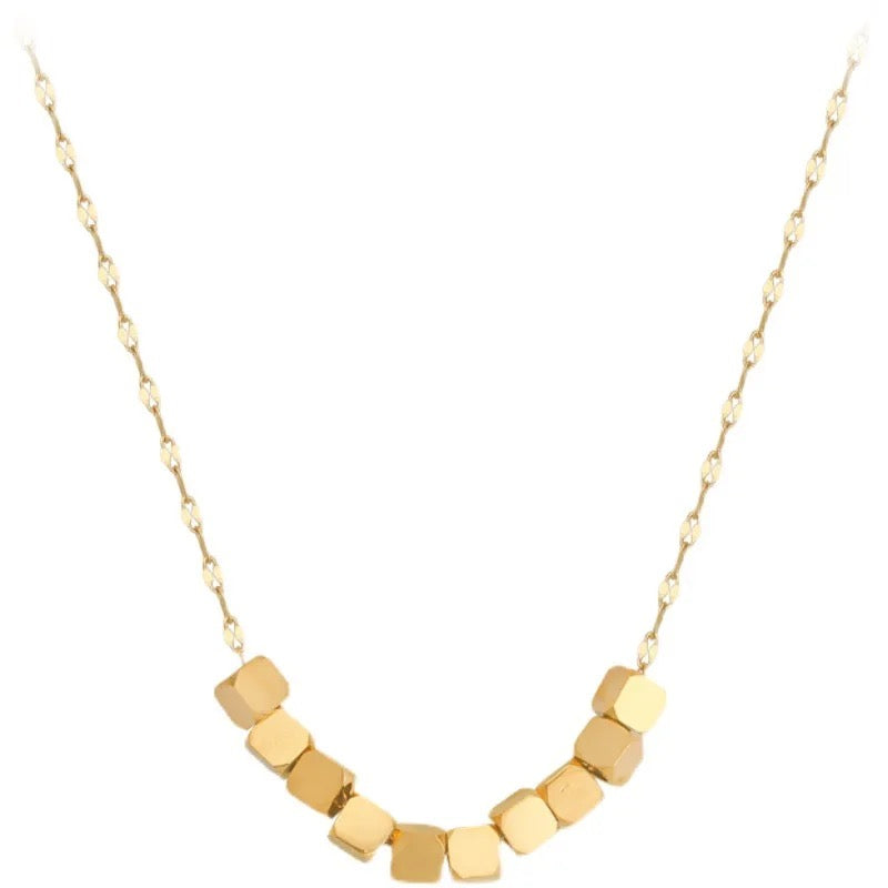  Gia Lip Necklace