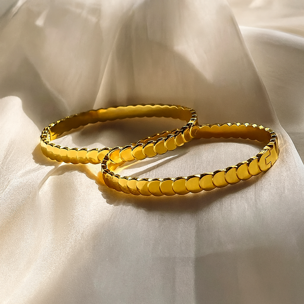 Dara Gold Bangle