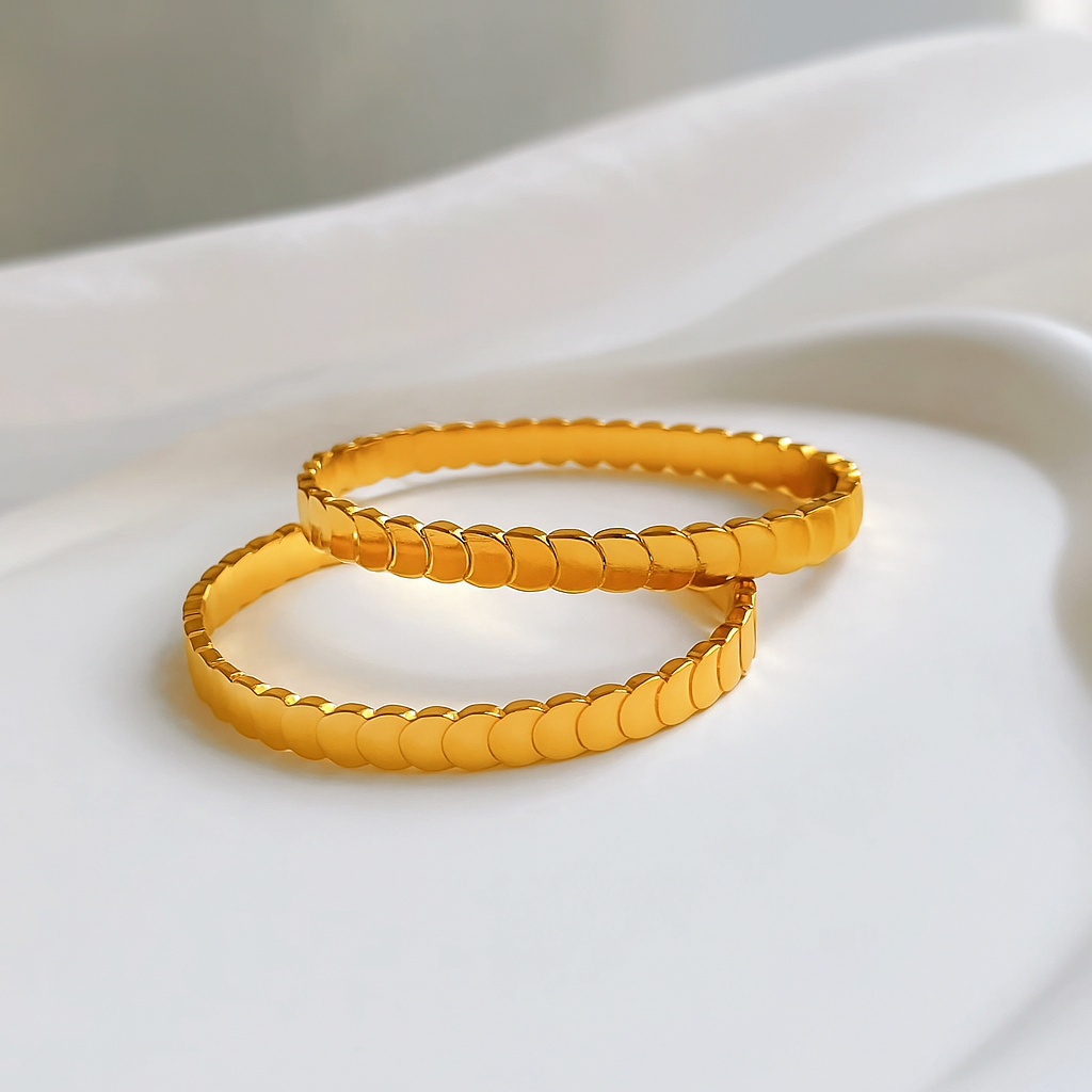 Dara Gold Bangle