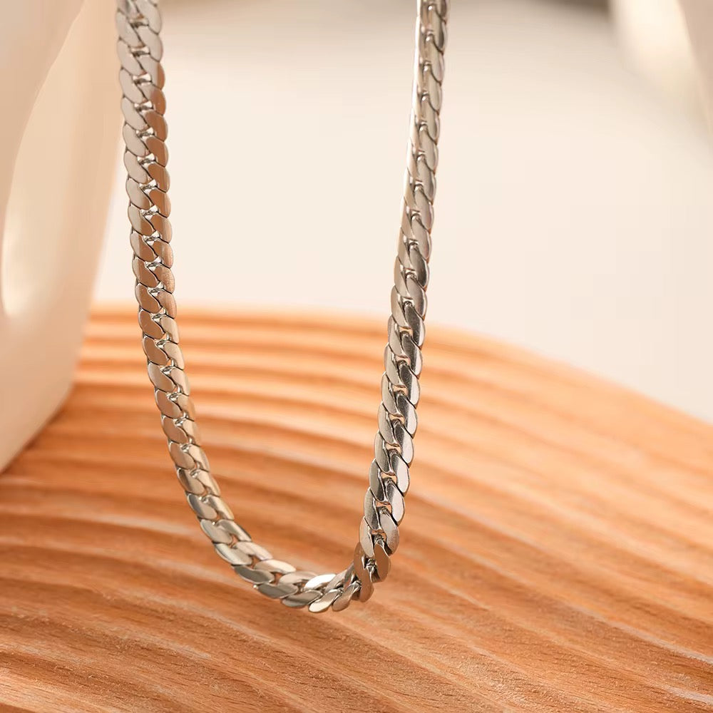 Tessa Flat Silver Necklace