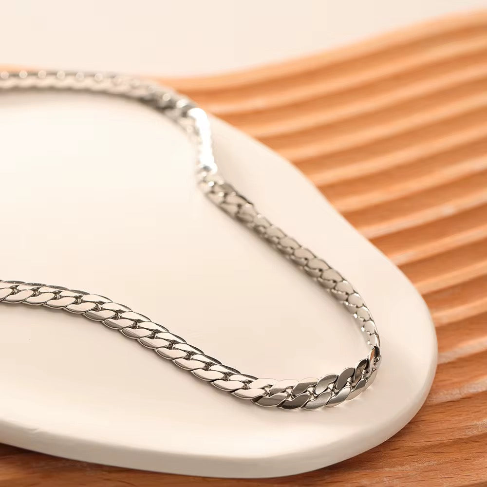 Tessa Flat Silver Necklace