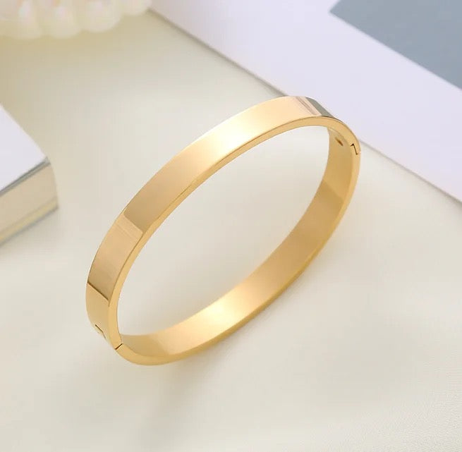 Aria Gold Bangle