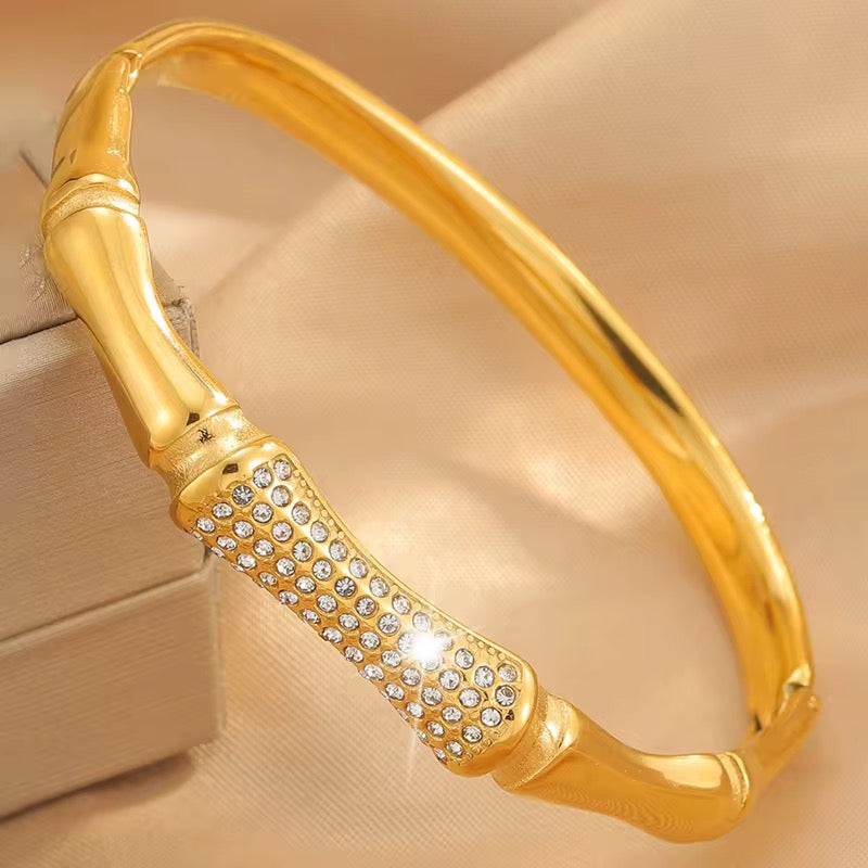 Ava Gold Bangle