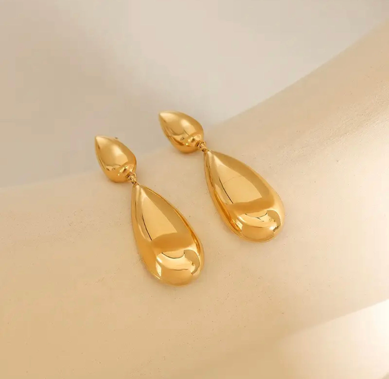  Lucy Gold Earrings